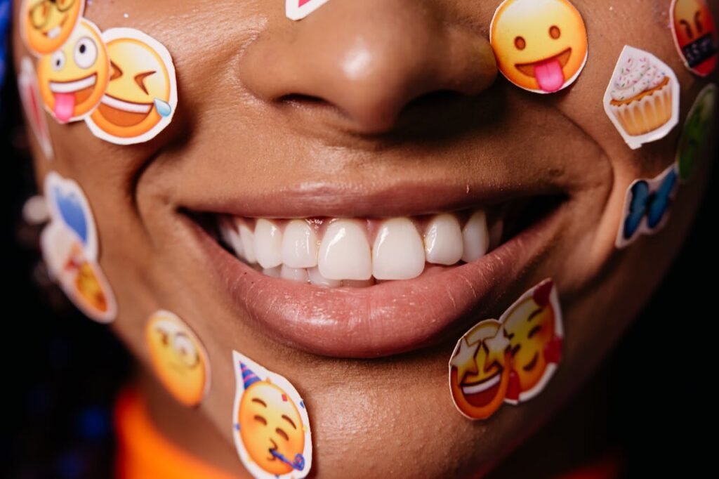 Sonrisa de redes sociales.